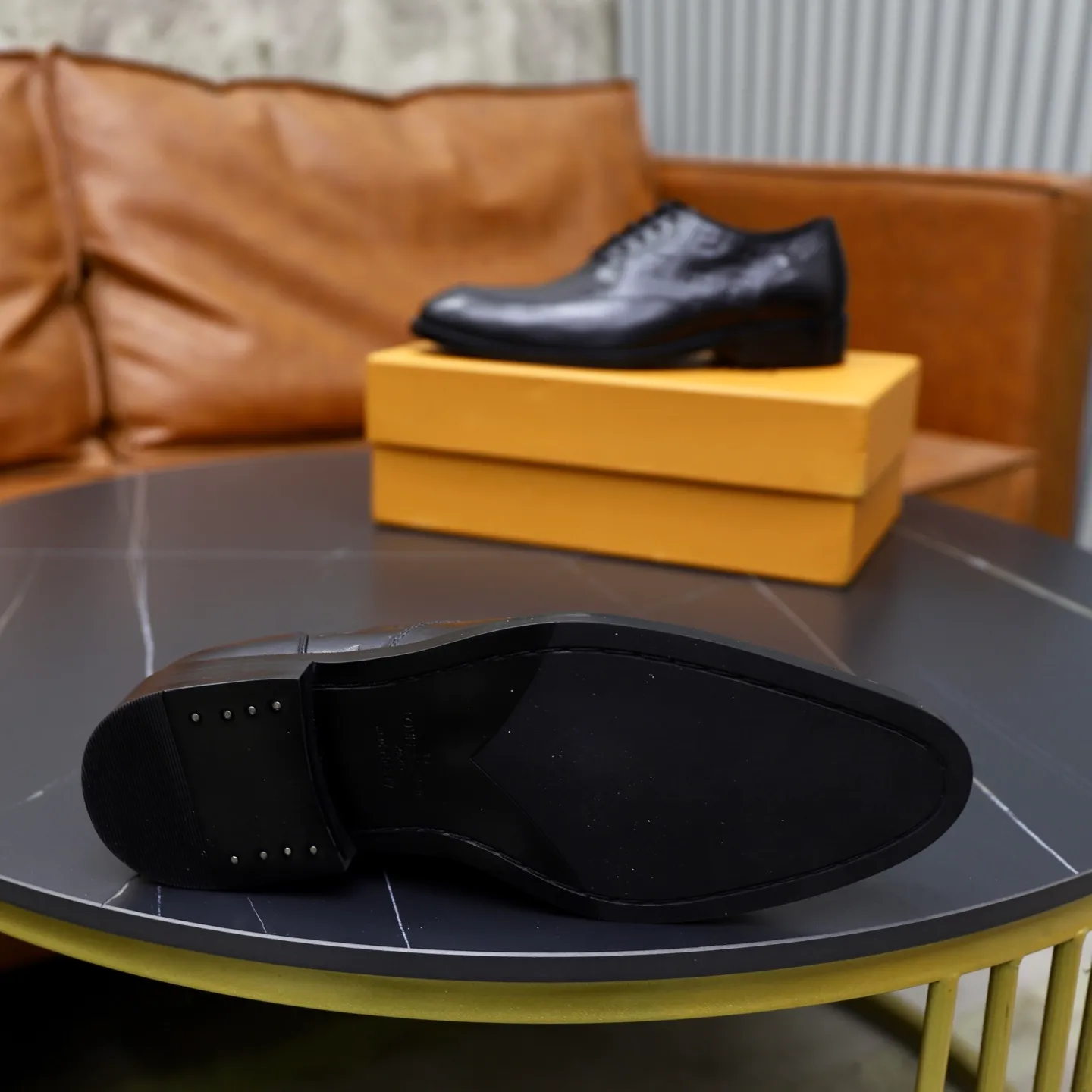 Men's shoes: 280🙅‍♂️🙅‍♂️🙅‍♂️Niuli Brand: LV Louis Vuitton Size: 39-44 (38, 45, 46 can be customized) Level: Counter classic Material: Original soft cowhide upper Comfortable cowhide lining Original lightweight outsole Style category: Formal business casual driving leather shoes Color: Color of the actual picture